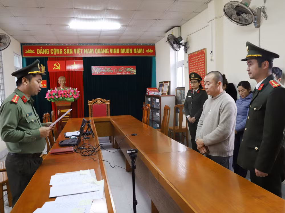 Bat giam doc to chuc duong day dua nguoi tron di nuoc ngoai-Hinh-3