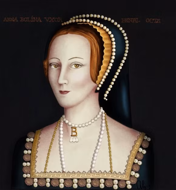 Hồn ma của Anne Boleyn: Người vợ thứ 2 của vua Henry VIII là Anne Boleyn đã dành 3 năm ở bên cạnh chồng mình. Tuy vậy, sau đó vua Henry đã chán vợ và tìm cách để kết thúc cuộc hôn nhân. Anne bị buộc tội ngoại tình, loạn luân và bị chém đầu vào ngày 19/5/1536. Truyền thuyết về hồn ma của Anne Boleyn là một trong những câu chuyện ma nổi tiếng nhất thế giới. Cô đã từng xuất hiện trong một số địa điểm và thường xuyên nhất là tại London theo các câu chuyện kể lại. Đôi khi Anne được nhìn thấy trong trạng thái rất xinh đẹp nhưng đôi khi được nhìn thấy trong cảnh không đầu.