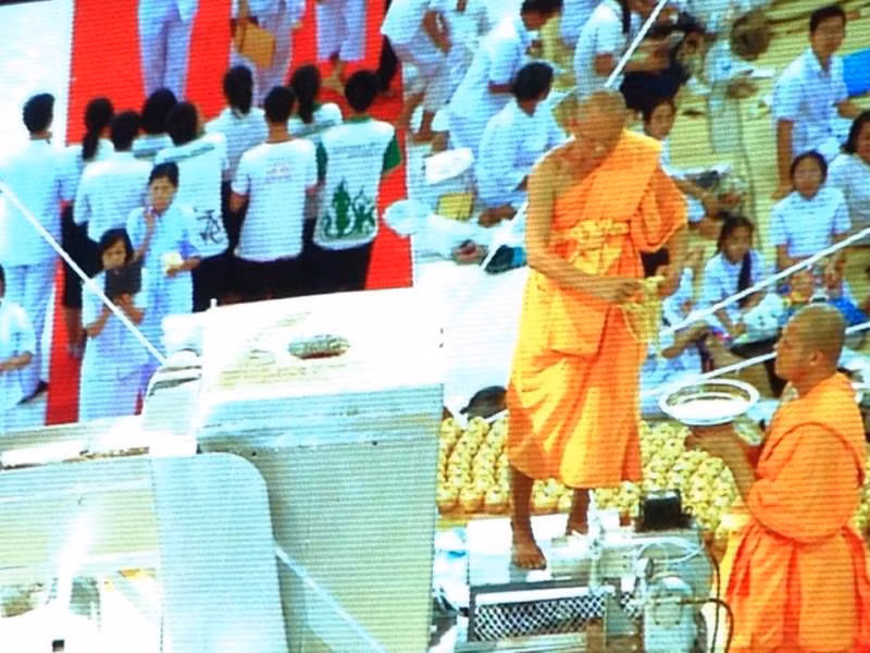 Rot vang duc tuong Phat tai mot tu vien