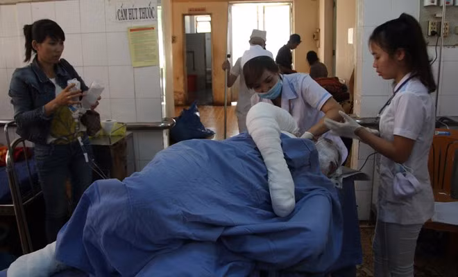 2 chi em trong vu tuoi xang dot ca nha da tu vong