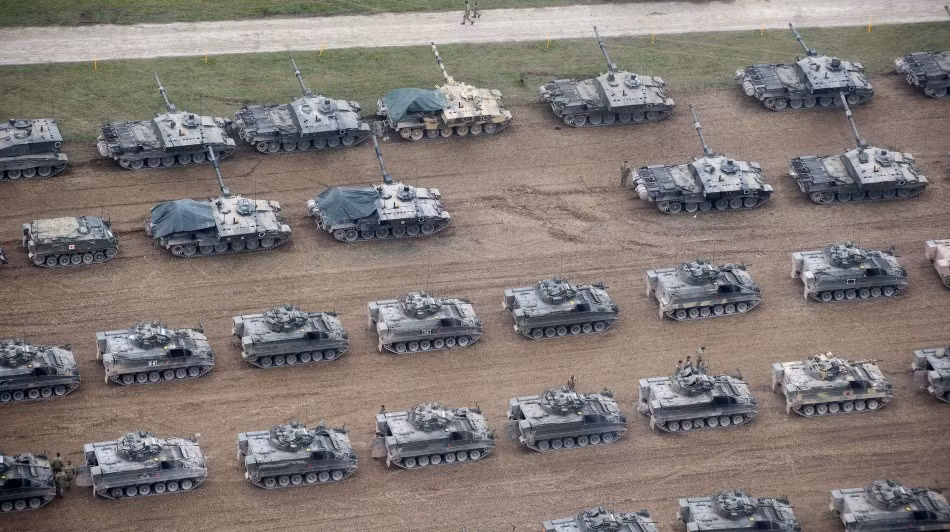 Khoảng 39 dặm vuông (tức 100km2) trong thao trường là khu vực hạn chế người dân ra vào.