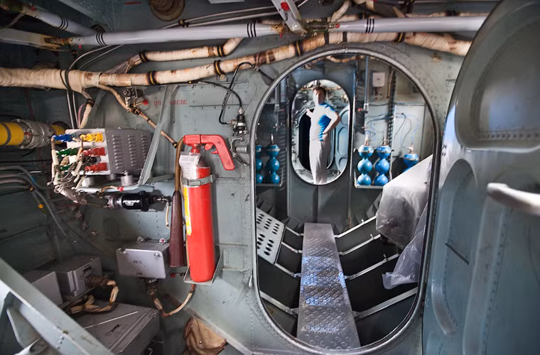 Nếu vài khoang bị thủng, máy bay vẫn nổi tốt trên mặt nước.