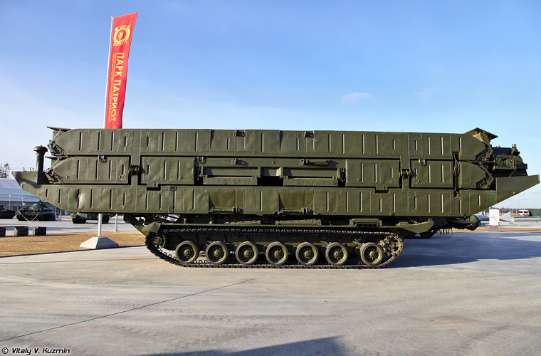 Cầu cơ giới này rất phù hợp giúp phương tiện cơ giới, bộ binh vượt qua các sông suối nhỏ, khe hẹp…