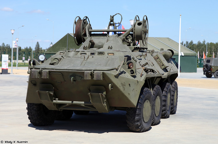 Trong ảnh là xe sửa chữa cứu hộ BREM-K được thiết kế trên khung gầm xe bọc thép BTR-80.