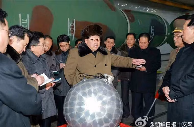 Cũng theo KNCA, trong chuyến thị sát, nhà lãnh đạo Kim Jong-un còn kiểm tra các đầu đạn hạt nhân được thiết kế phục vụ phản ứng nhiệt hạch.