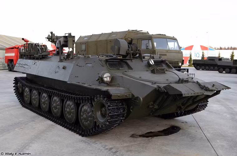 Xe hỗ trợ kĩ thuật MTP-A6 được thiết kết trên khung gầm xe bọc thép đa năng MT-LB với cần cẩu nhỏ.