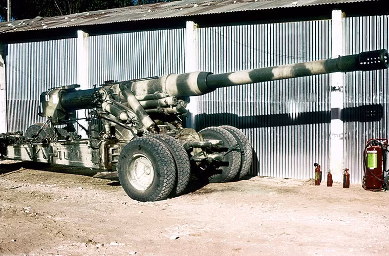 Nòng pháo dài 7170mm (gấp 39,8 lần cỡ nòng) và cấu tạo từ ống, vỏ bọc, các khớp chốt, bộ phận nạp đạn và loa hãm lùi đầu nòng. Chiều dài bộ phận rãnh xoắn của nòng pháo 6.462mm, trong kênh nòng pháo của 40 rãnh xoắn sâu 3,6mm.