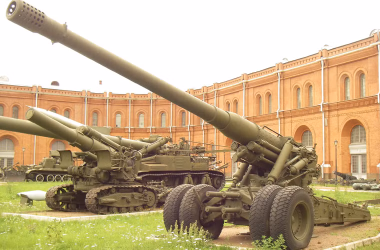 Pháo hạng nặng S-23 cỡ 180mm (định danh của Cục pháo binh - Tên lửa BQP Liên Xô là 52-P-572) do cục thiết kế NII-58 phát triển trong giai đoạn từ 1945-1955, được sản xuất ở nhà máy Barrikady (Volgograd) từ 1955-1971. Hiện nay, Quân đội Nga đã loại biên chế khẩu đại pháo này, tuy nhiên nó được ghi nhận là còn phục vụ tại Syria, Bulgaria.