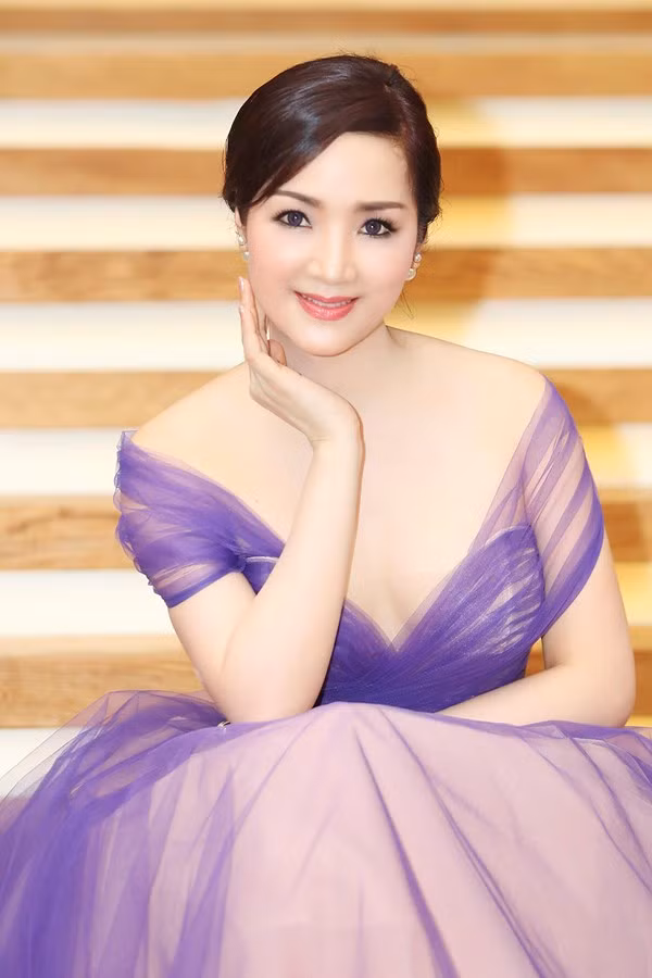 Hiện Hoa hậu Giáng My đang sở hữu căn biệt thự triệu đô giữa lòng TP HCM. Nhiều thông tin báo chí còn khẳng định, Giáng My sở hữu một căn hộ penthouse cao cấp có giá trị lên đến hàng chục tỷ đồng rất gần trung tâm Sài Gòn. Ảnh: Dân việt.