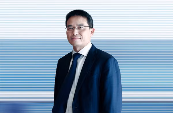 Với số vốn vỏn vẹn có 2.000 USD, ông Kiên thành lập Buffalo Tours vào năm 1994, trong 10 năm đầu tiên, hoạt động kinh doanh chủ yếu của Thiên Minh là điều hành các tour du lịch với thương hiệu “Buffalo Tours”. Năm 2004, Thiên Minh quyết định đa dạng hóa loại hình kinh doanh, bắt đầu tham gia vào các họat động kinh doanh khách sạn bằng việc mua lại cổ phần của Khách sạn Festival Huế. Ảnh: Internet.