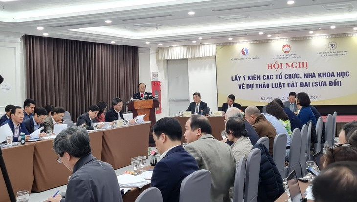 Thiếu minh bạch trong quy định cung cấp thông tin đất đai Thieu minh bach trong quy dinh cung cap thong tin dat dai