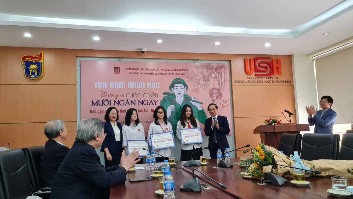 “Truong ca Cuoc chien muoi ngan ngay” – hoc Lich su theo cach day cam xuc-Hinh-11