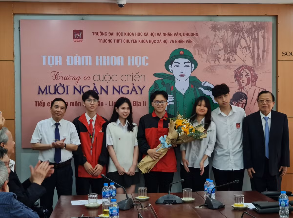 “Truong ca Cuoc chien muoi ngan ngay” – hoc Lich su theo cach day cam xuc-Hinh-10