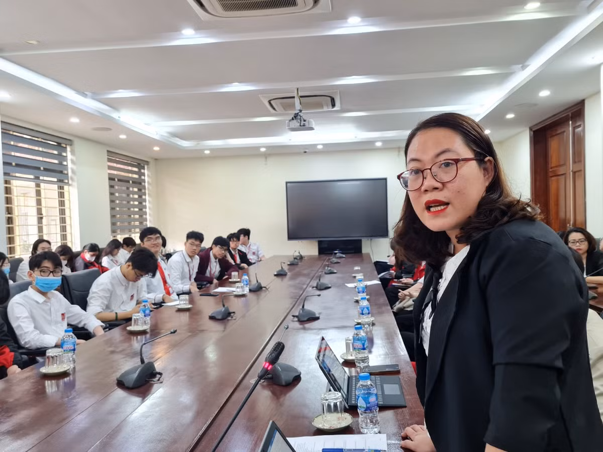 “Truong ca Cuoc chien muoi ngan ngay” – hoc Lich su theo cach day cam xuc-Hinh-3