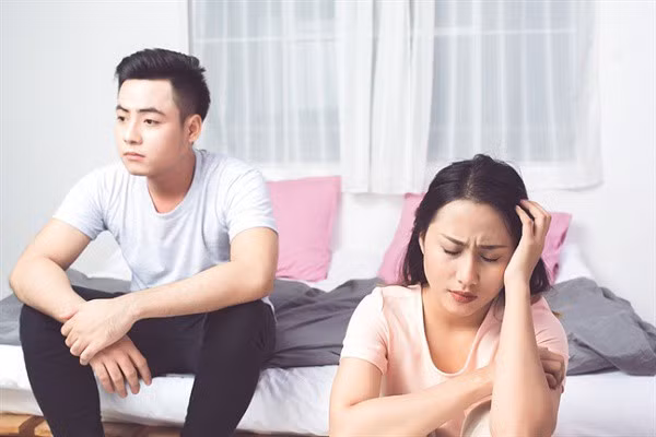 Đắng cay vì đã đánh đổi vợ ngoan hiền để được lấy “cái ngàn vàng” Dang cay vi da danh doi vo ngoan hien de duoc lay “cai ngan vang”