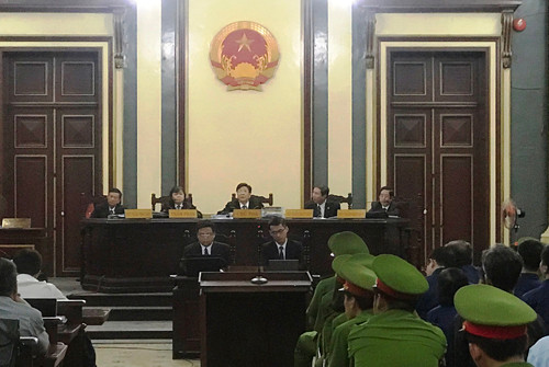 Phiên tòa xét xử vụ “Cố ý làm trái quy định của Nhà nước về quản lý kinh tế gây hậu quả nghiêm trọng” do bị cáo Phạm Công Dan, Trầm Bê và 44 đồng phạm gây ra đang bước vào giai đoạn gây cấn.