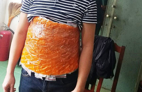 Thuyền viên tàu Vạn Lý quấn 95 chiếc đồng hồ quanh người rồi phủ áo nhằm qua mắt cơ quan chức năng.