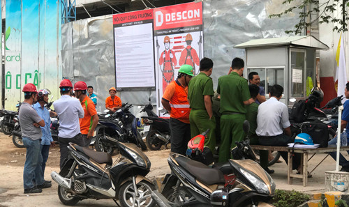 Lực lượng Công an quận Thủ Đức được điều động đến hiện trường để phối hợp giải quyết.