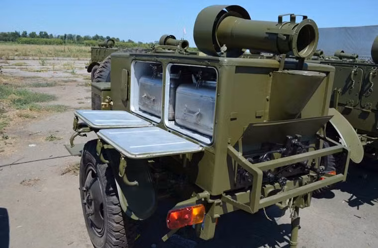 Xe bếp có khả năng cung cấp dinh dưỡng cho 125 binh sĩ (quân số của một đại đội). Một chu trình nấu ăn cho 125 người sẽ mất chừng 50-60 phút. Ảnh: mẫu xe bếp quân sự KP-125 ở Nga.