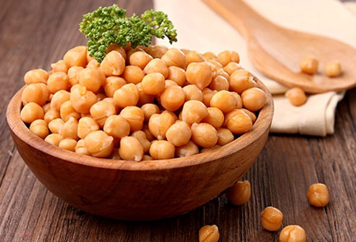 9. Thiếu sắt: Nếu không có đủ lượng sắt cần thiết trong cơ thể, bạn có thể mắc chứng thiếu máu do thiếu sắt, khiến cho cơ thể cảm thấy lạnh. Nó có thể được gây ra do mất máu, chế độ ăn uống chưa hợp lý hoặc do cơ thể bạn không thể hấp thụ sắt một cách hiệu quả.