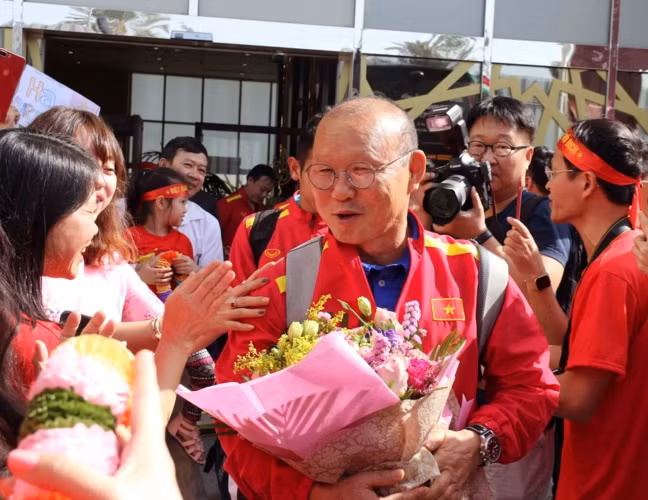 DT Viet Nam duoc chao don nong nhiet, tao dieu kien toi da o UAE