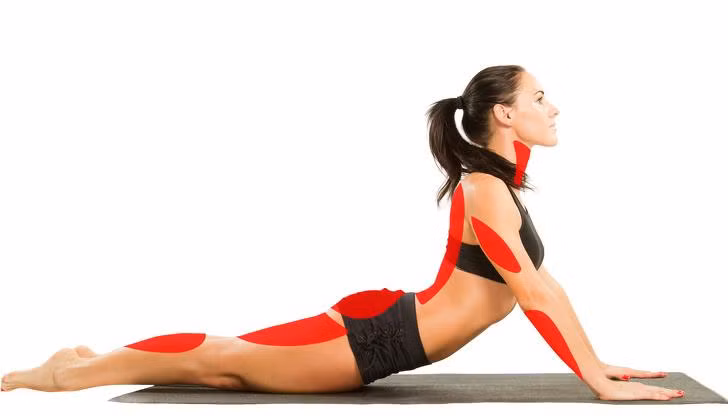 Tap ngay 10 tu the yoga nay de dang thon gon dien dep don Tet-Hinh-6