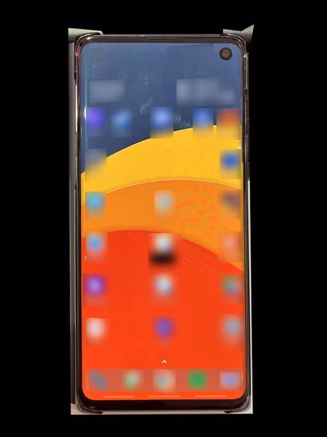 Galaxy S10 xuat hien doi thuc, den iFan cung phai them muon