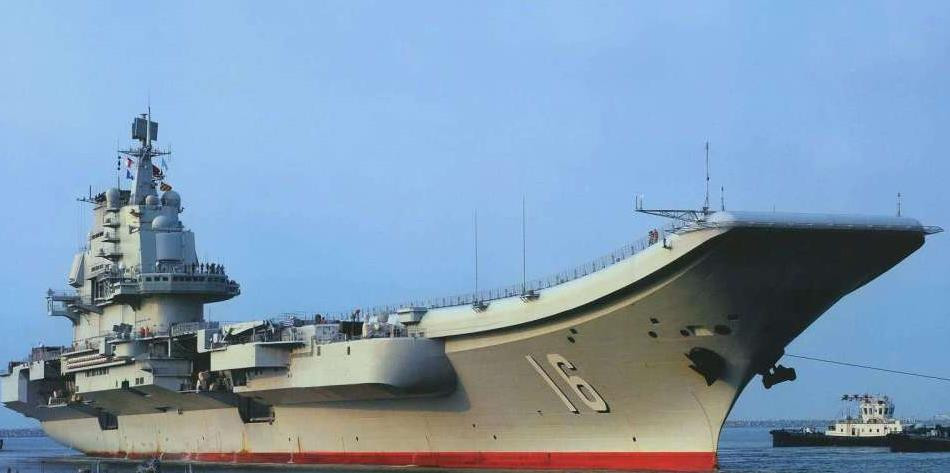 Tàu Sơn Đông và tàu Liêu Ninh đều chưa có máy phóng máy bay, các tiêm kích hạm vẫn phải cất cánh từ sân bay có độ dốc lên (cất cánh kiểu nhảy cầu), vì thế máy bay J-16 khi cất cánh, chỉ có thể mang theo số nhiên liệu và vũ khí tối thiểu.