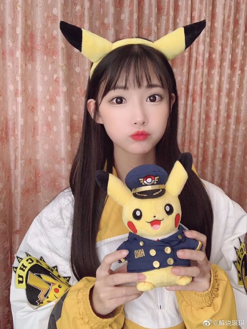 Nu BLV E-Sports Trung Quoc don tim voi khuon mat de thuong-Hinh-6