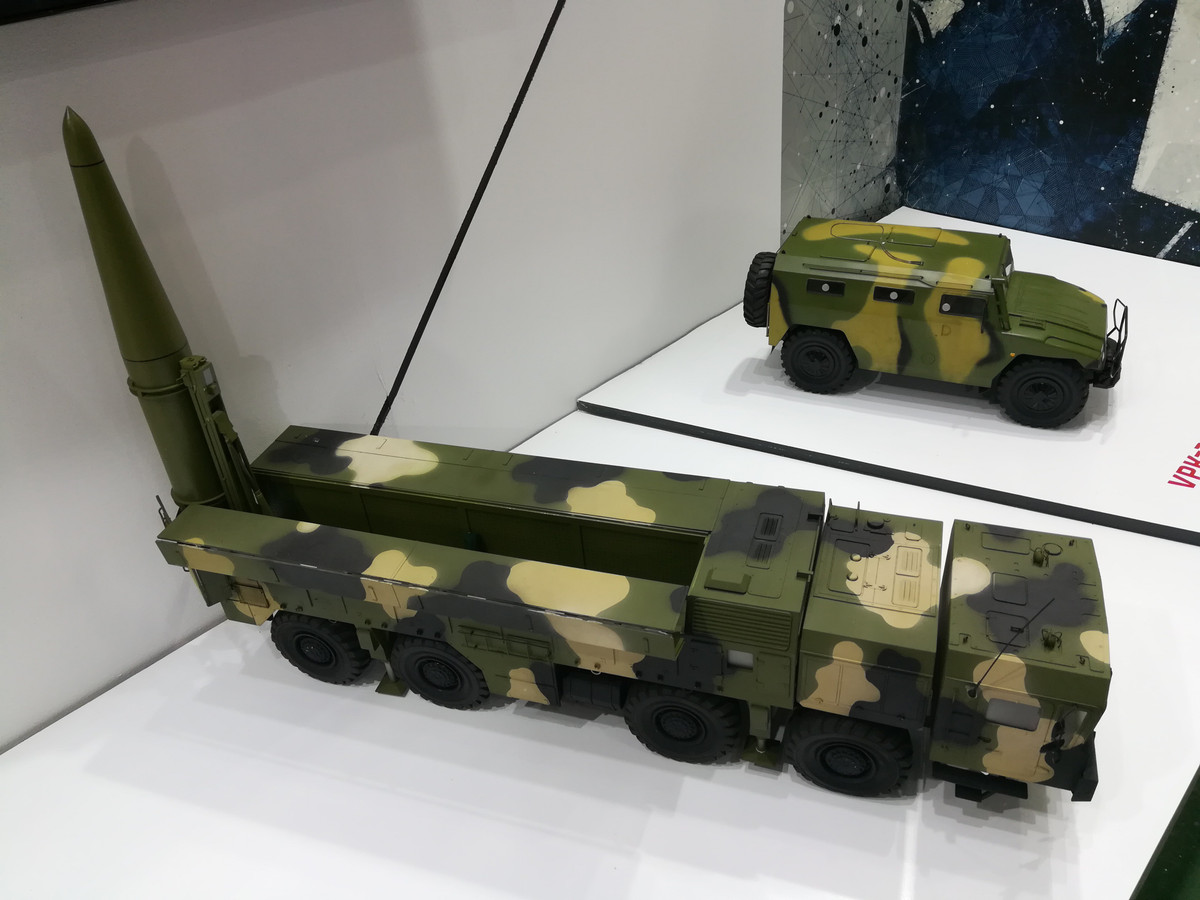 Trong công cuộc hiện đại hóa lục quân, sau tăng thiết giáp thì pháo binh chính là ưu tiên tiếp theo, Nga đã chuẩn bị sẵn tên lửa đạn đạo chiến thuật Iskander-E để bán khi Việt Nam có nhu cầu.