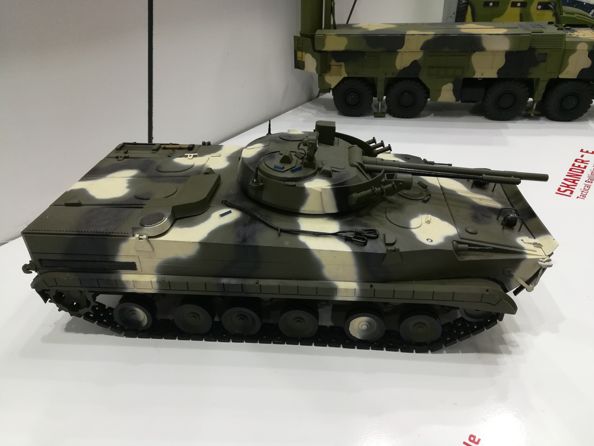 Ngoài xe tăng chiến đấu chủ lực thì Việt Nam được đánh giá còn có nhu cầu lớn đối với xe chiến đấu bộ binh BMP-3 để trang bị cho cả bộ binh cơ giới lẫn hải quân đánh bộ.