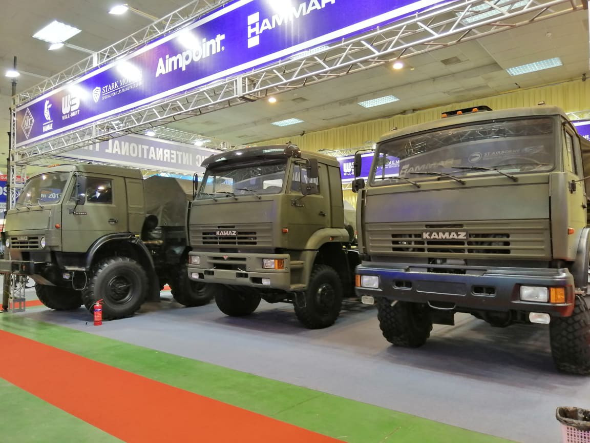 Bên cạnh đó là các loại xe tải việt dã đến từ nhà sản xuất KamAZ nổi tiếng, ngoài chức năng chính thì phương tiện này còn có thể sử dụng làm khung gầm cho nhiều hệ thống vũ khí tự hành.