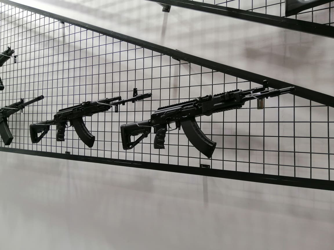 "Sau khi Mỹ dỡ bỏ lệnh cấm bán vũ khí sát thương cho Việt Nam, chúng tôi có chút lo lắng, nhưng cạnh tranh cũng là lý do để chúng tôi năng động hơn", đại diện tập đoàn vũ khí Nga nói.