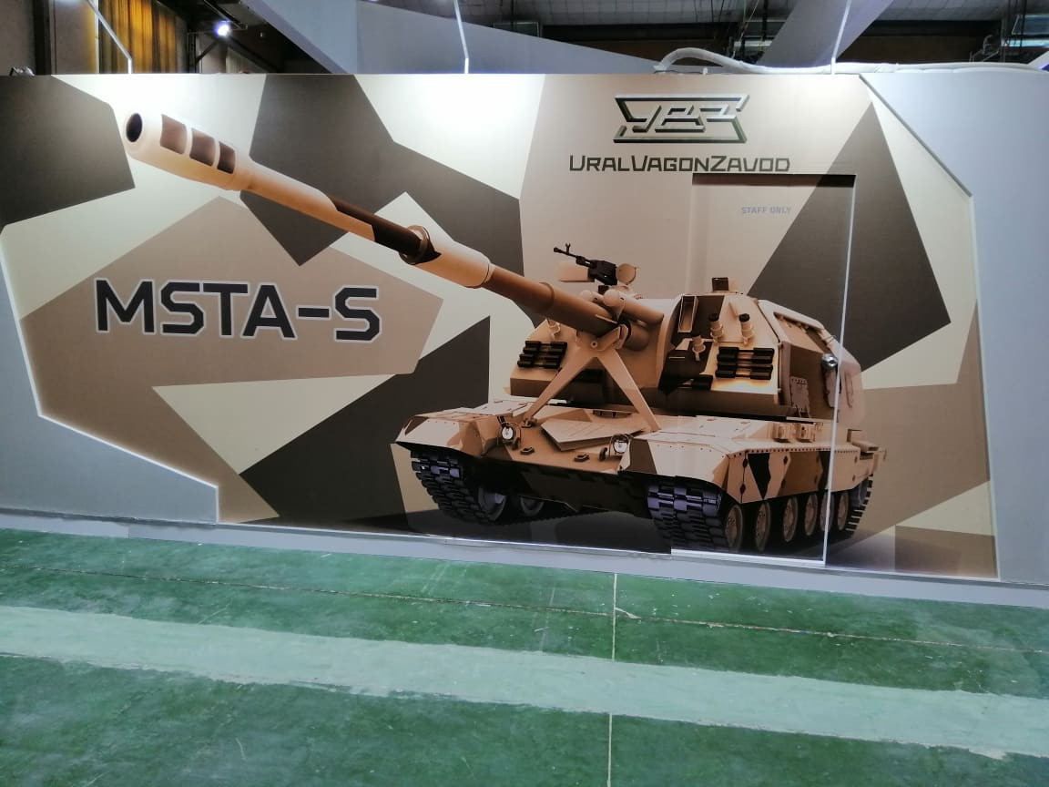 Pháo tự hành bánh xích nòng dài Msta-S cũng là ứng viên hàng đầu trong vai trò thay thế các hệ thống 2S3 Akatsiya 152 mm đã cao tuổi đang phục vụ trong biên chế quân đội nhân dân Việt Nam.