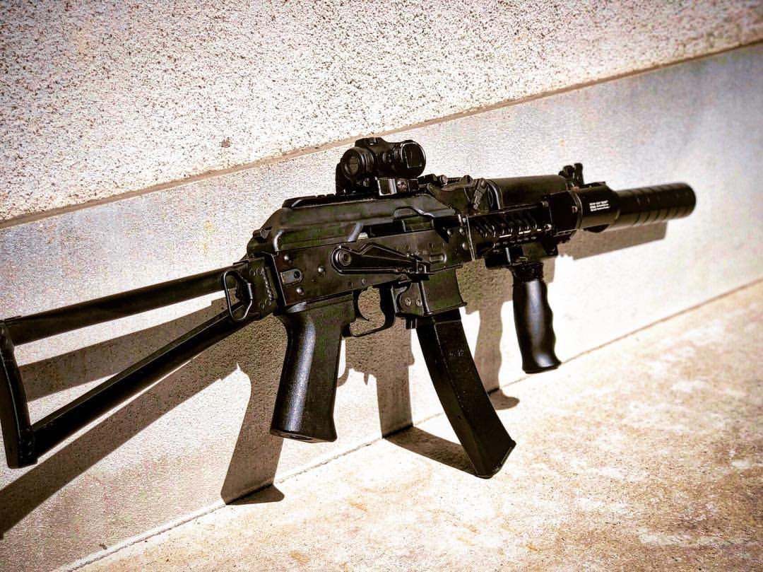 Súng tiểu liên Vityaz-SN có khối lượng cơ bản 2,9 kg, chiều dài tổng thể 698 mm và khi gập báng là 460 mm, chiều cao (bao gồm cả hộp tiếp đạn) 265 mm, với nòng dài 237,5 mm.