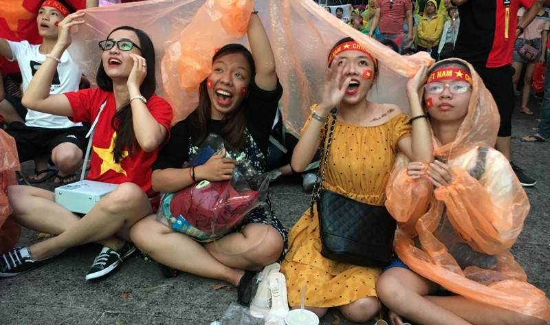 Bất chấp mưa lớn...