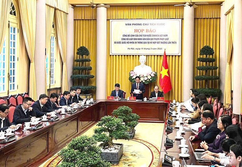 ông bố Lệnh của Chủ tịch nước công bố Luật Ban hành văn bản quy phạm pháp luật (sửa đổi) ong bo Lenh cua Chu tich nuoc cong bo Luat Ban hanh van ban quy pham phap luat (sua doi)