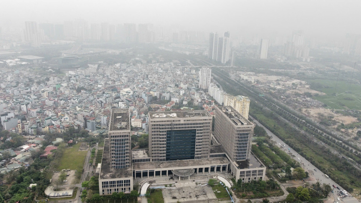 Ngày 27/3, Ban Chỉ đạo của Bộ Ngoại giao về phòng, chống tham nhũng, lãng phí, tiêu cực đã họp phiên thường kỳ lần 7. Phó Thủ tướng Chính phủ, Bộ trưởng Bộ Ngoại giao Bùi Thanh Sơn, Trưởng Ban Chỉ đạo chủ trì cuộc họp và nêu Dự án xây dựng trụ sở Bộ Ngoại giao tại số 2 Lê Quang Đạo kéo dài nhiều năm, dẫn đến đội vốn đầu tư gây lãng phí tài sản nhà nước.