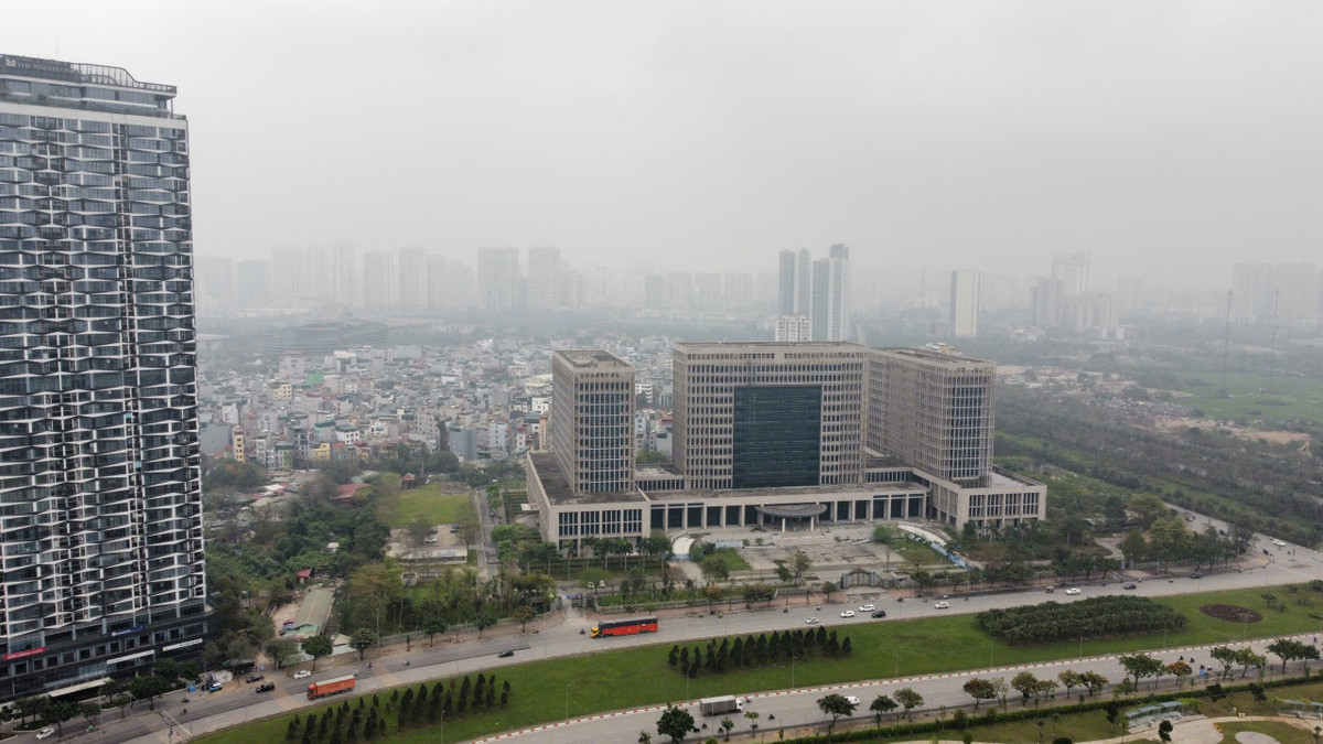 Dự án do Ban quản lý dự án - Bộ Ngoại giao làm chủ đầu tư, được phê duyệt từ tháng 7/2009 với tổng vốn 3.484 tỷ đồng, sau đó được điều chỉnh tăng vốn lên 4.022,7 tỷ đồng.