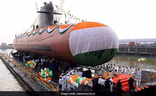 Tàu ngầm tấn công thông thường lớp Kalvari được Hải quân Ấn Độ đưa biên chế chính thức từ năm 2017, với số lượng trang bị dự kiến 6 chiếc. Tính tới thời điểm hiện tại, mới chỉ có một chiếc duy nhất theo lớp Kalvari phục vụ lực lượng Hải quân Ấn Độ. Nguồn ảnh: Indianavy.