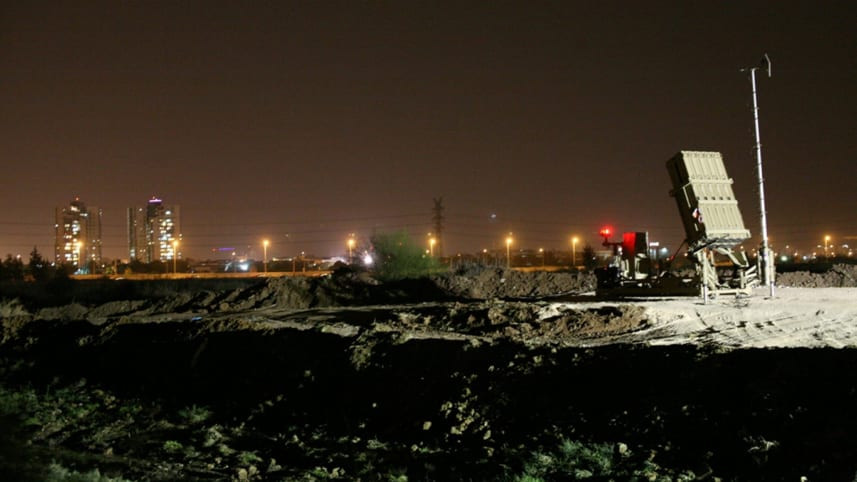 Ngay sau khi bị tấn công rocket vào Tel Aviv, Lực lượng Phòng vệ Israel đã tấn công vào khu vực dải Gaza ngay trong tối hôm 14/3 vừa qua (theo giờ địa phương) để trả đũa cho hành động được báo chí Israel gọi là "sự liều lĩnh của Hamas". Nguồn ảnh: Haaretz.