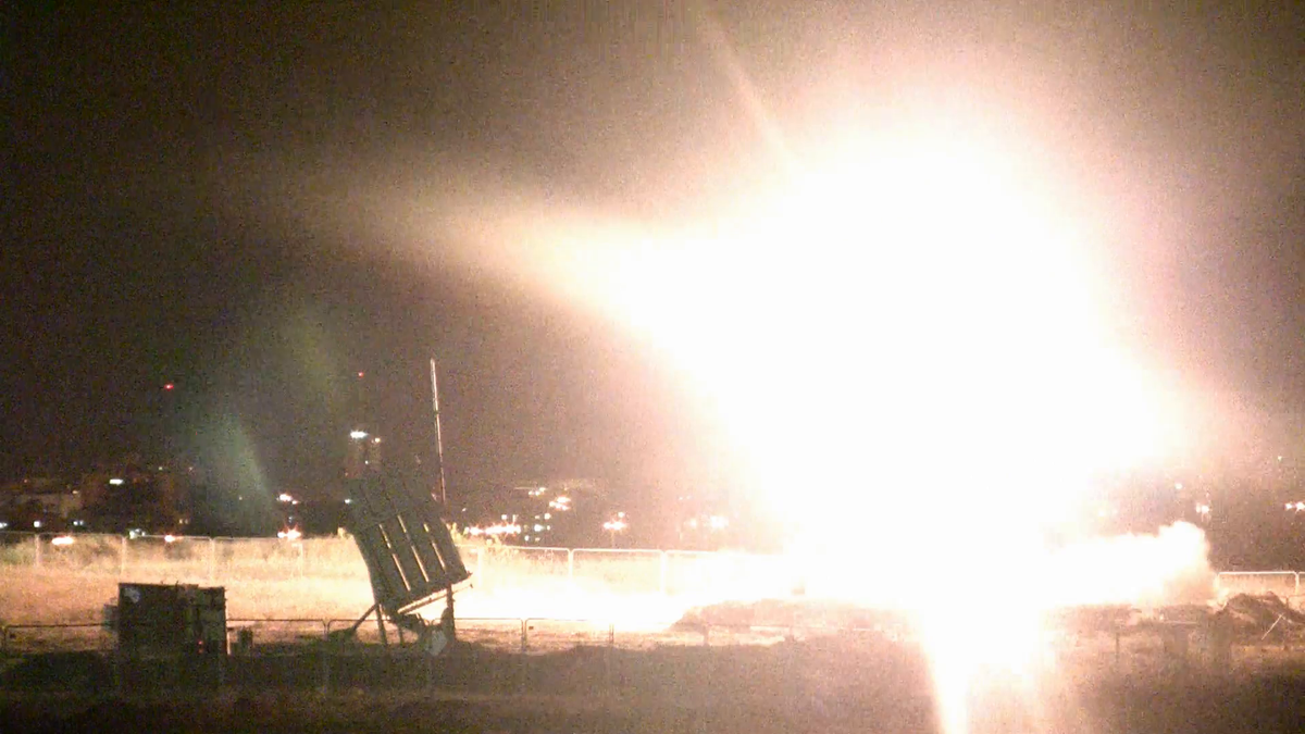 Truyền thông Israel cho biết, lực lượng không quân nước này đang thực hiện một loạt các cuộc không kích vào các vị trí của khủng bố ở dải Gaza suốt từ đêm hôm qua nhưng từ chối đưa ra bất cứ thông tin chi tiết hơn về vụ việc. Nguồn ảnh: Haaretz.