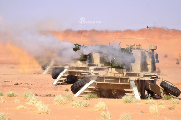 Với thiết kế trên, khả năng cơ động của pháo D-30 được tăng lên đáng kể khi có thể triển khai và thu hồi nhanh, số pháo thủ cũng được rút gọn. Tầm bắn hiệu quả pháo D-30 vào khoảng 15km với đạn thông thường và tối đa là hơn 20km với đạn tăng tầm. Nguồn ảnh: Sina.