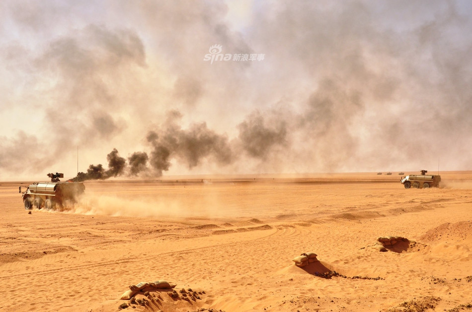 Về vũ trang, Fuchs-2 được trang bị tổ hợp vũ khí tự động với súng máy 7.62mm cho tới 12.7mm. Nguồn ảnh: Sina