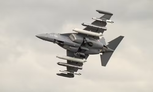 Có giá chỉ 15 triệu USD cho mỗi chiếc, Yak-130 đang có mặt trong lực lượng không quân 6 nước trên thế giới, đáng chú ý trong đó có Không quân Lào. Nguồn ảnh: Aviation.