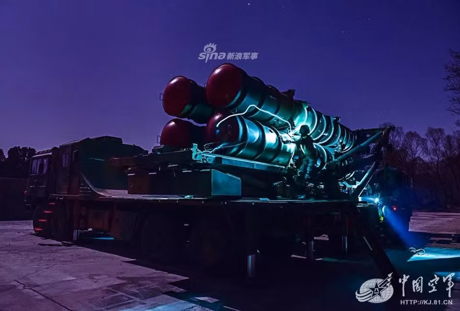 Được phát triển từ loại tổ hợp phòng không HQ-12, tổ hợp phòng không tầm trung HQ-22 được xem là tổ hợp phòng không thế hệ mới nhất hiện nay do Trung Quốc tự sản xuất. Nguồn ảnh: Sina.