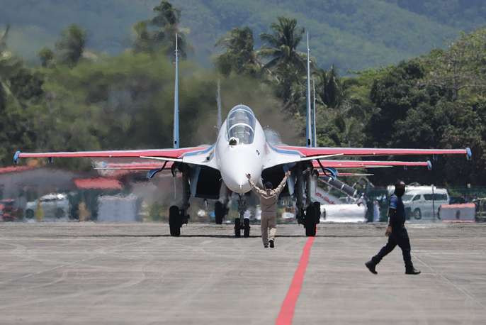 Điều đáng tiếc là chỉ có 4 chiếc Su-30SM của đội bay Những Hiệp Sĩ Nga tham gia trình diễn tại LIMA 2019 thay vì 8 chiếc như thông thường. Nguồn ảnh: TASS.