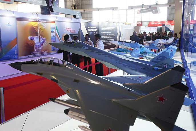 Gian hàng của Rosoboronexport còn có sự xuất hiện của nhiều loại máy bay chiến đấu. Nguồn ảnh: TASS.
