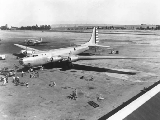 Chiếc máy bay ném bom này có chiều dài tổng cộng 40,2 mét và sải cánh rộng tới 64,6 mét - biến nó thành một trong những loại máy bay ném bom lớn nhất thời bấy giờ. Nguồn ảnh: Warhistoryonline.