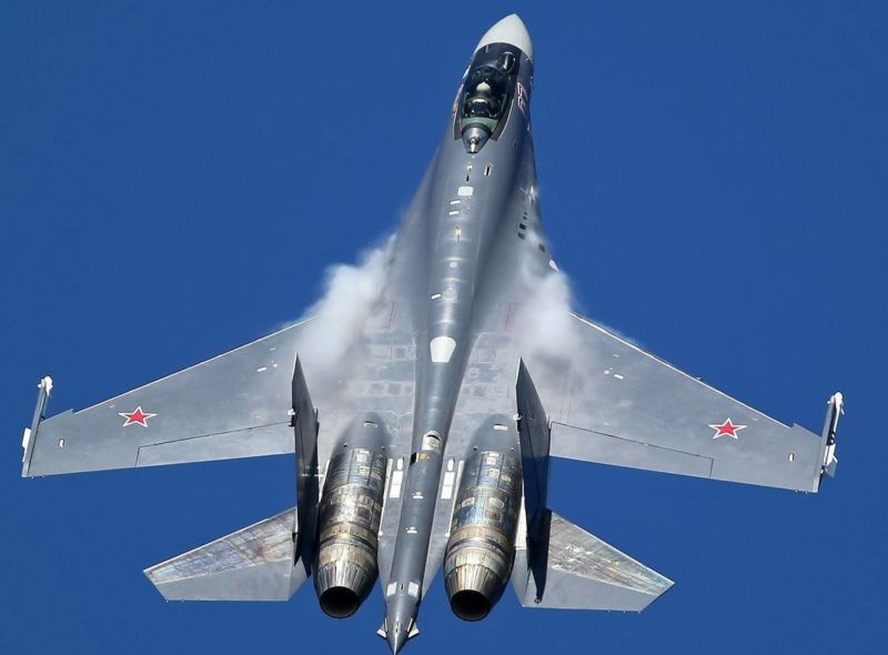 Khi hai nước ký kết hợp đồng, phía Indonesia đã dự định sẽ nhận được chiếc Su-35 đầu tiên vào tháng 10/2018 vừa rồi. Tuy nhiên quá trình chuyển giao đã bị hoãn lại cho tới năm 2019 này. Nguồn ảnh: Pinterest.